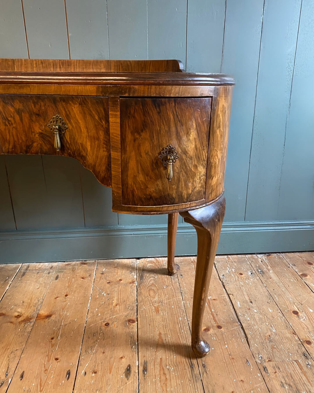 1920s Burr Walnut Kidney Shaped Dressing Table