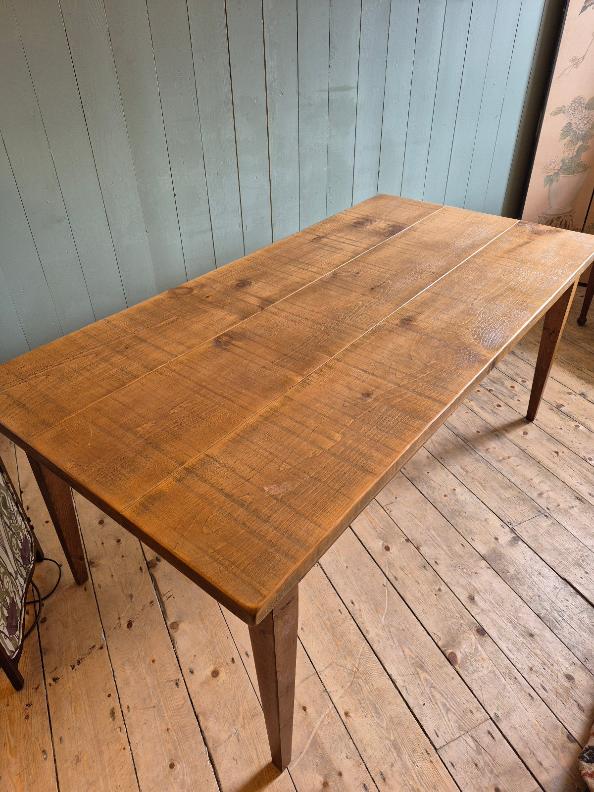 Tapered Leg Dining Table