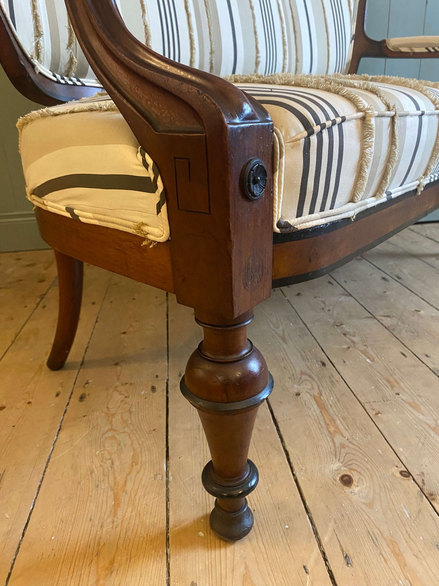 Victorian 3-Seater Walnut Settee