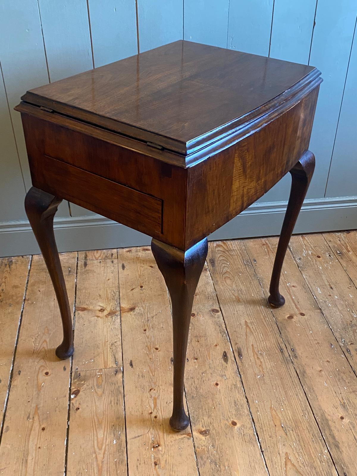 Victorian Mahogany Bijouterie/ Side Table