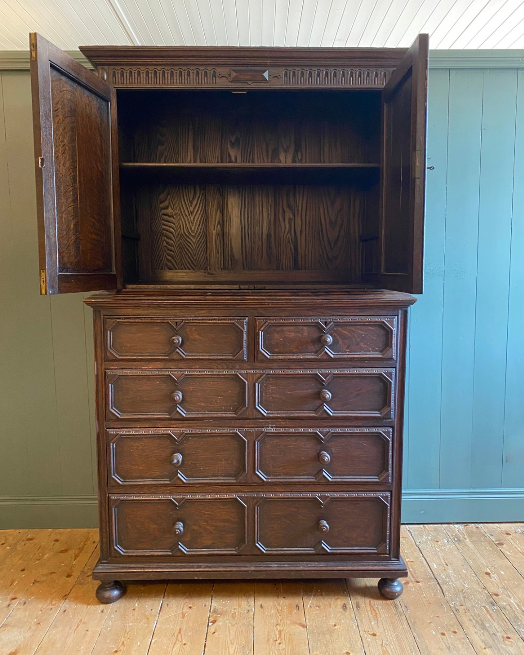 17th Century Oak Cupboard