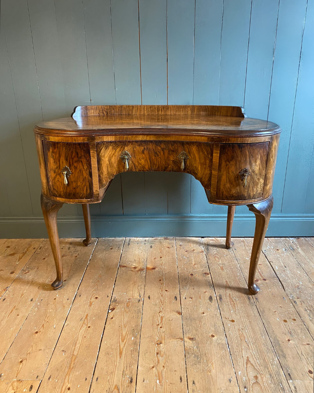 1920s Burr Walnut Kidney Shaped Dressing Table