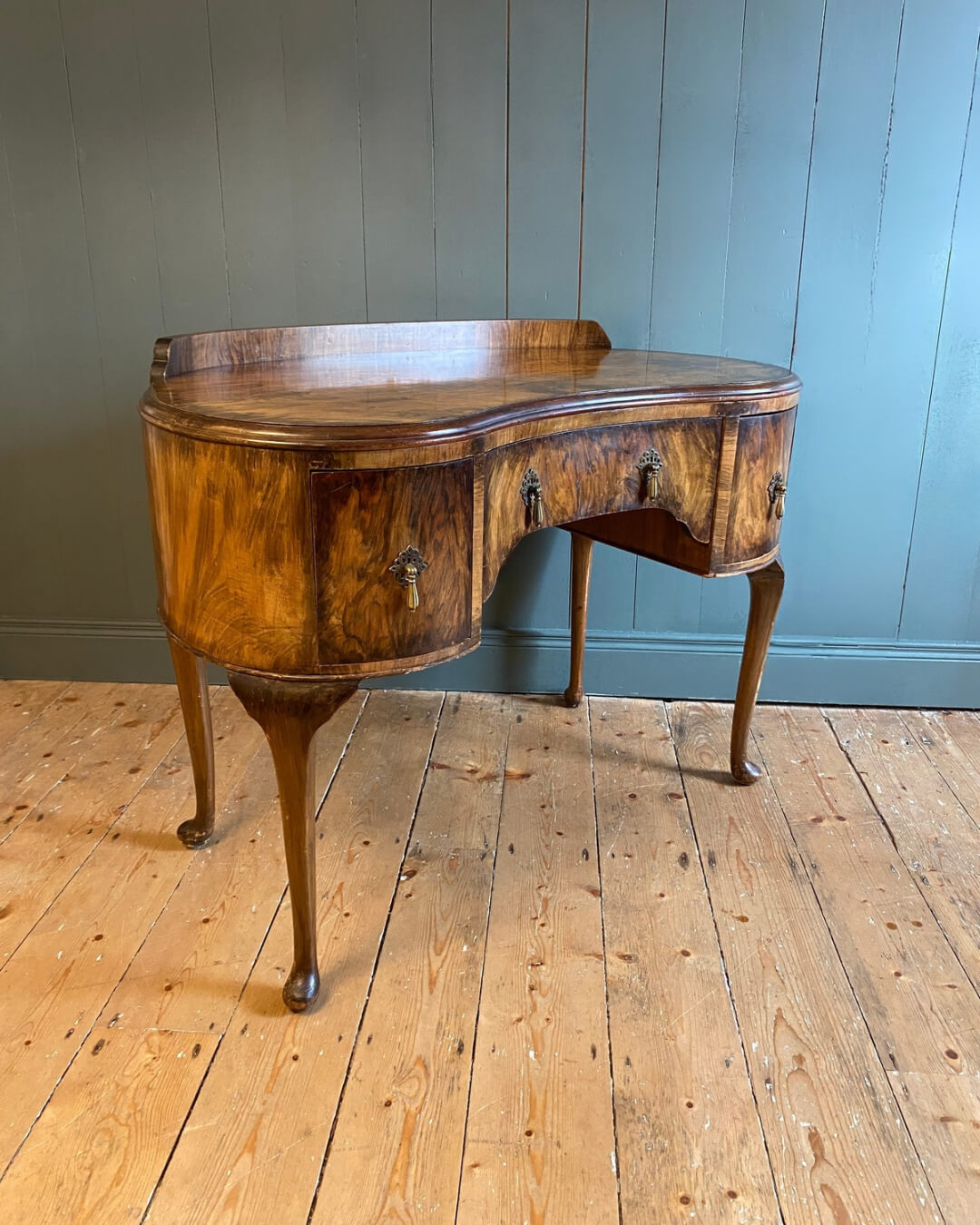 1920s Burr Walnut Kidney Shaped Dressing Table