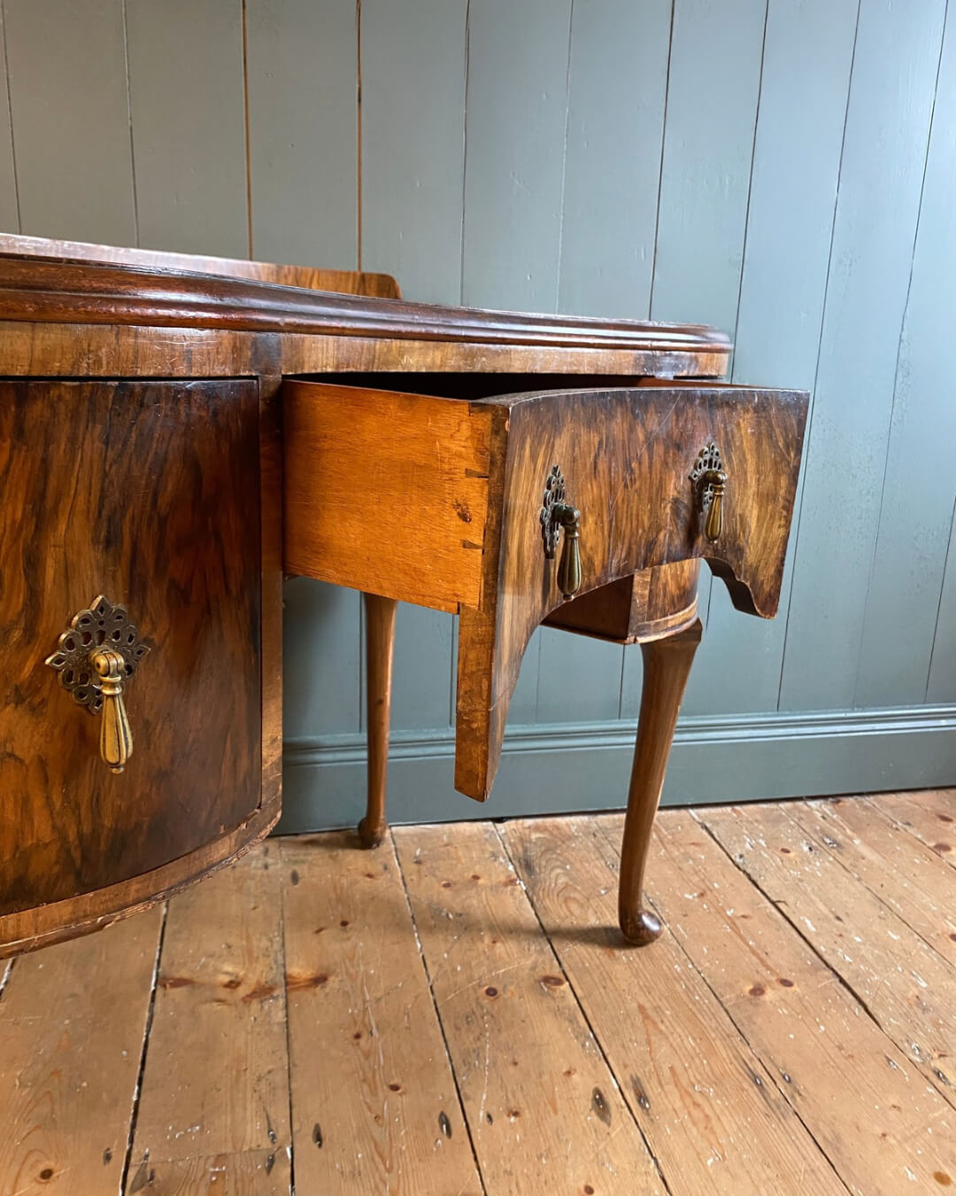 1920s Burr Walnut Kidney Shaped Dressing Table