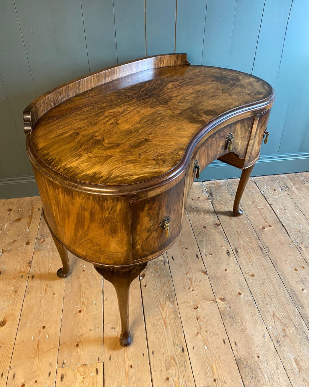 1920s Burr Walnut Kidney Shaped Dressing Table