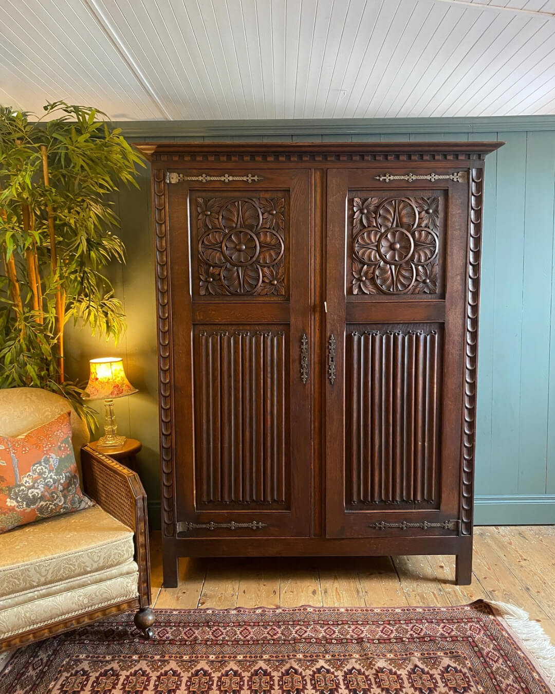 1930s 2-Door Linenfold Oak Wardrobe