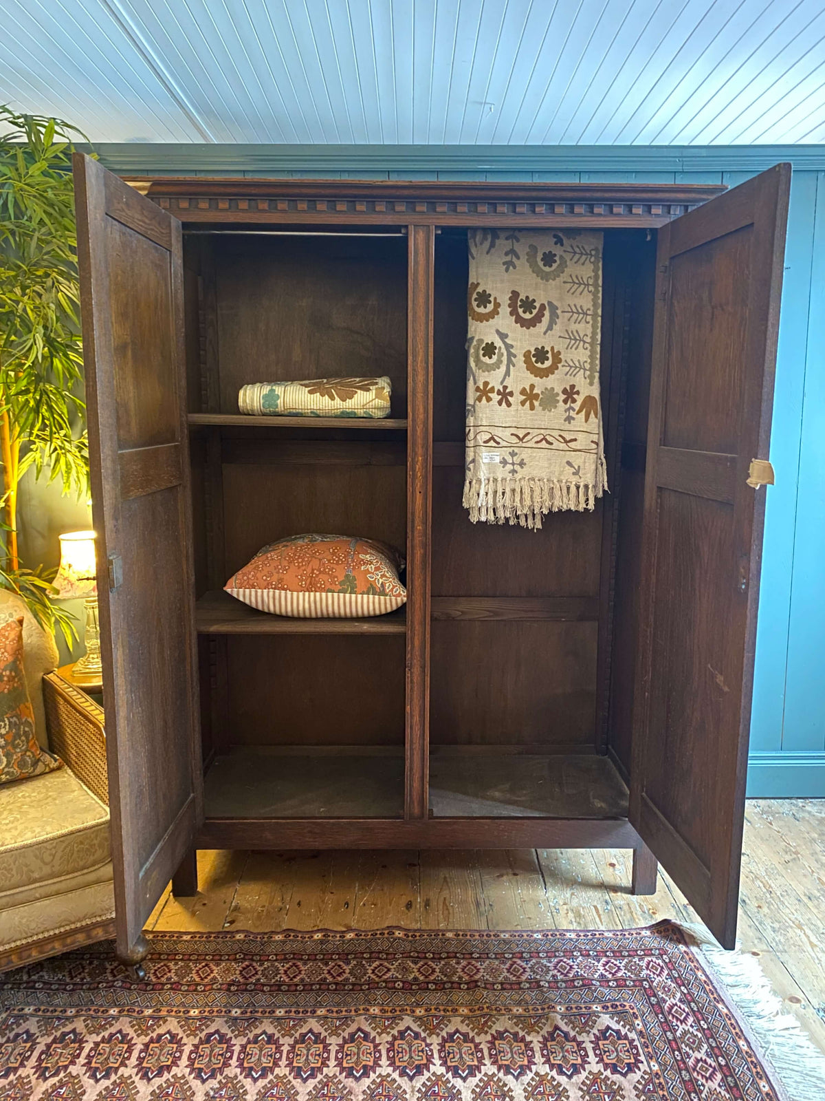 1930s 2-Door Linenfold Oak Wardrobe