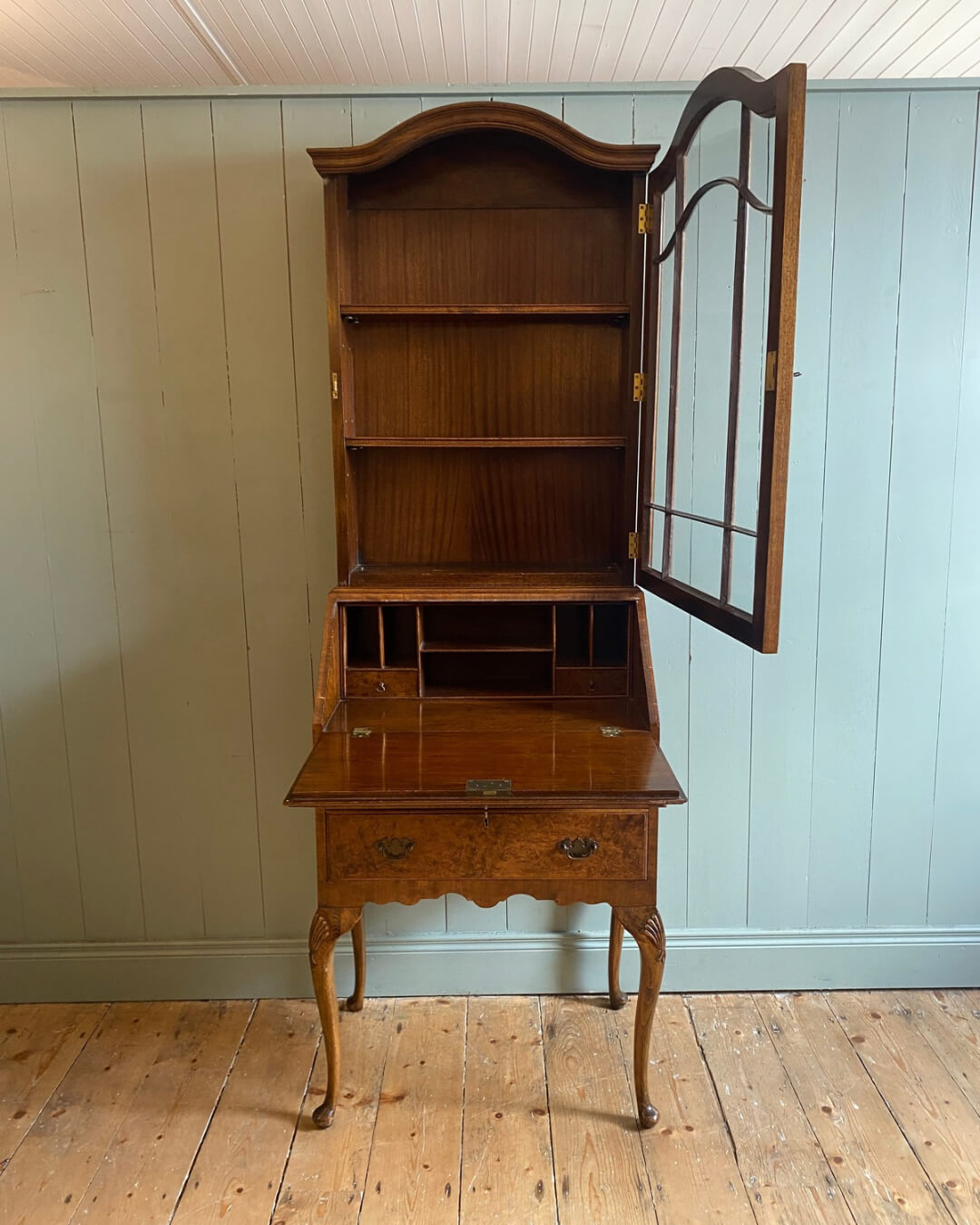1930s Queen Anne Style Bureau/Bookcase