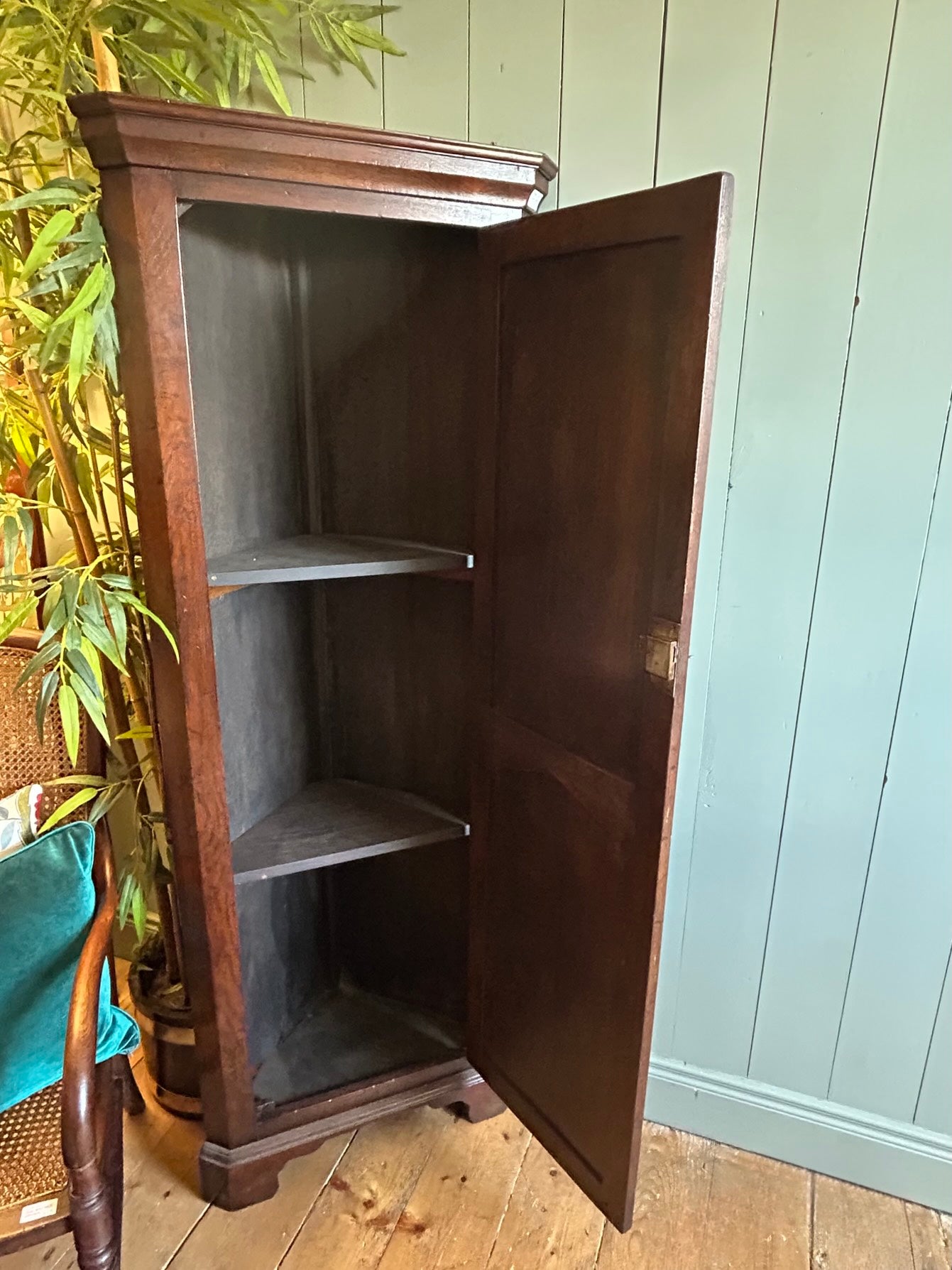 Arts & Crafts Oak Corner Cupboard, c.1900–1920