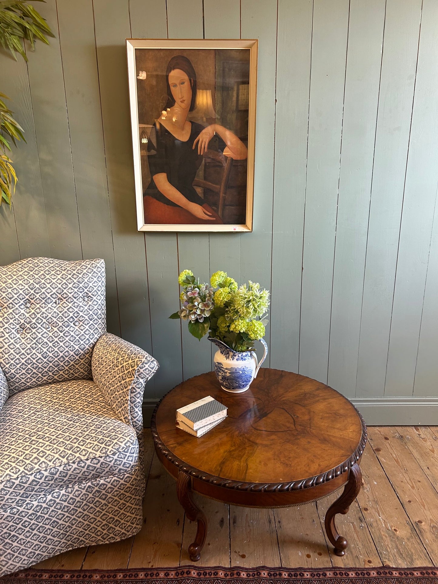 Edwardian Walnut Round Coffee Table