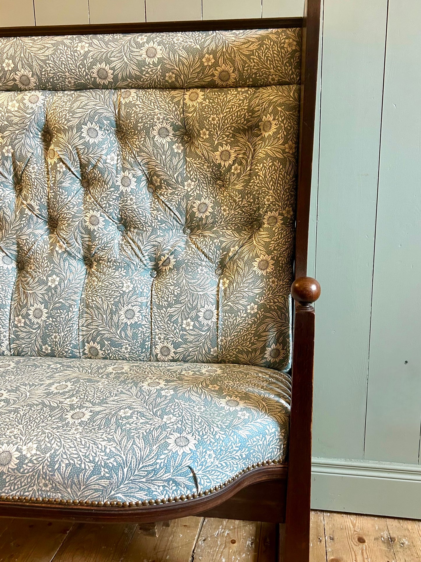 Arts & Crafts Settle Bench with William Morris fabric