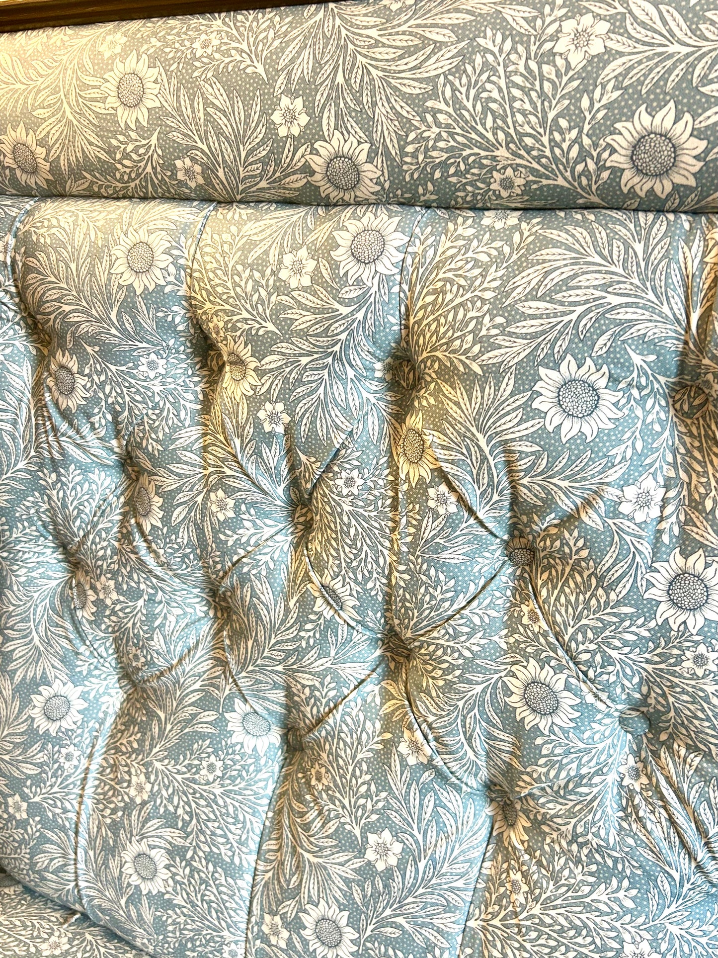 Arts & Crafts Settle Bench with William Morris fabric