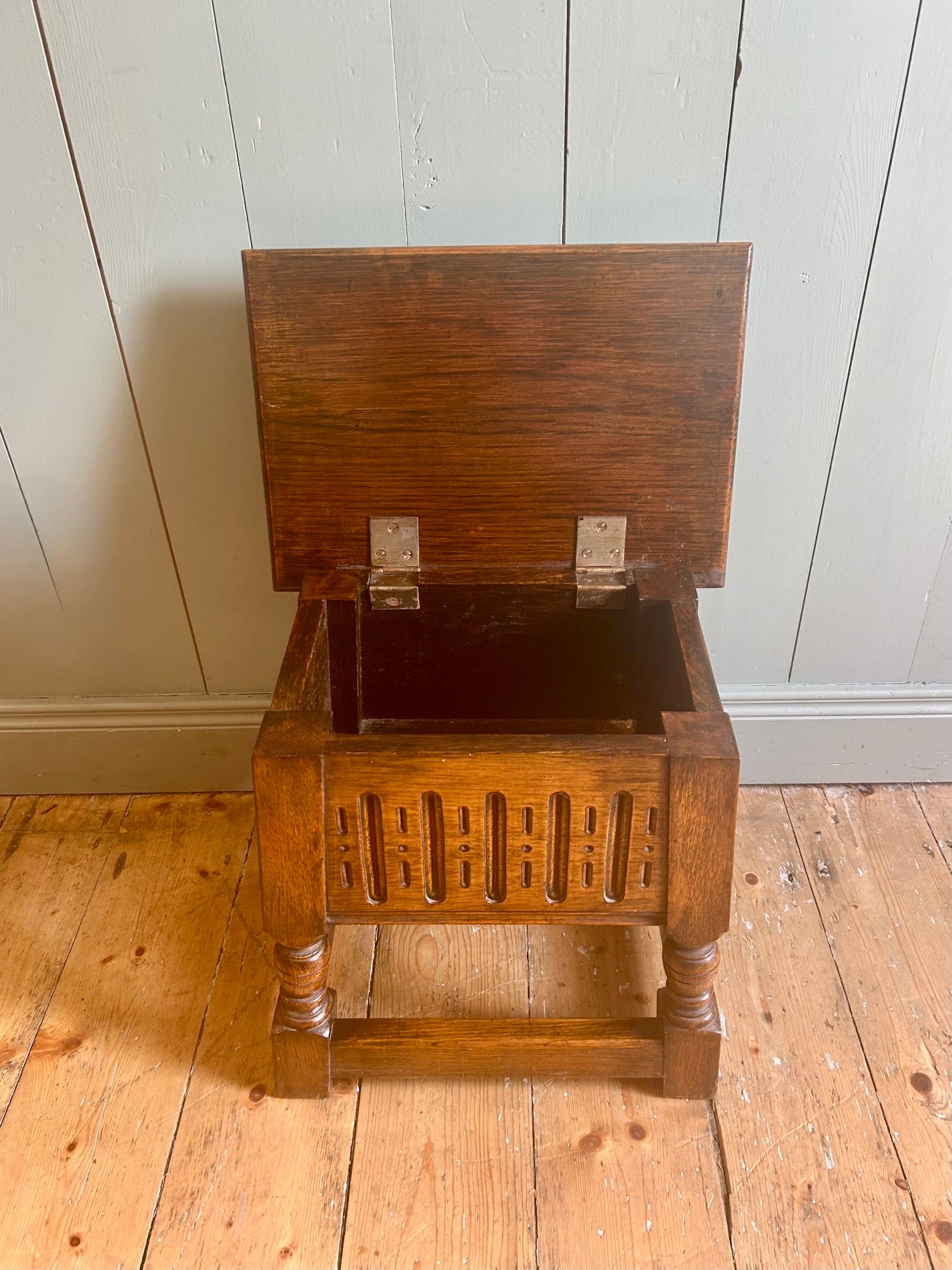 Arts & Crafts Oak Storage Stool