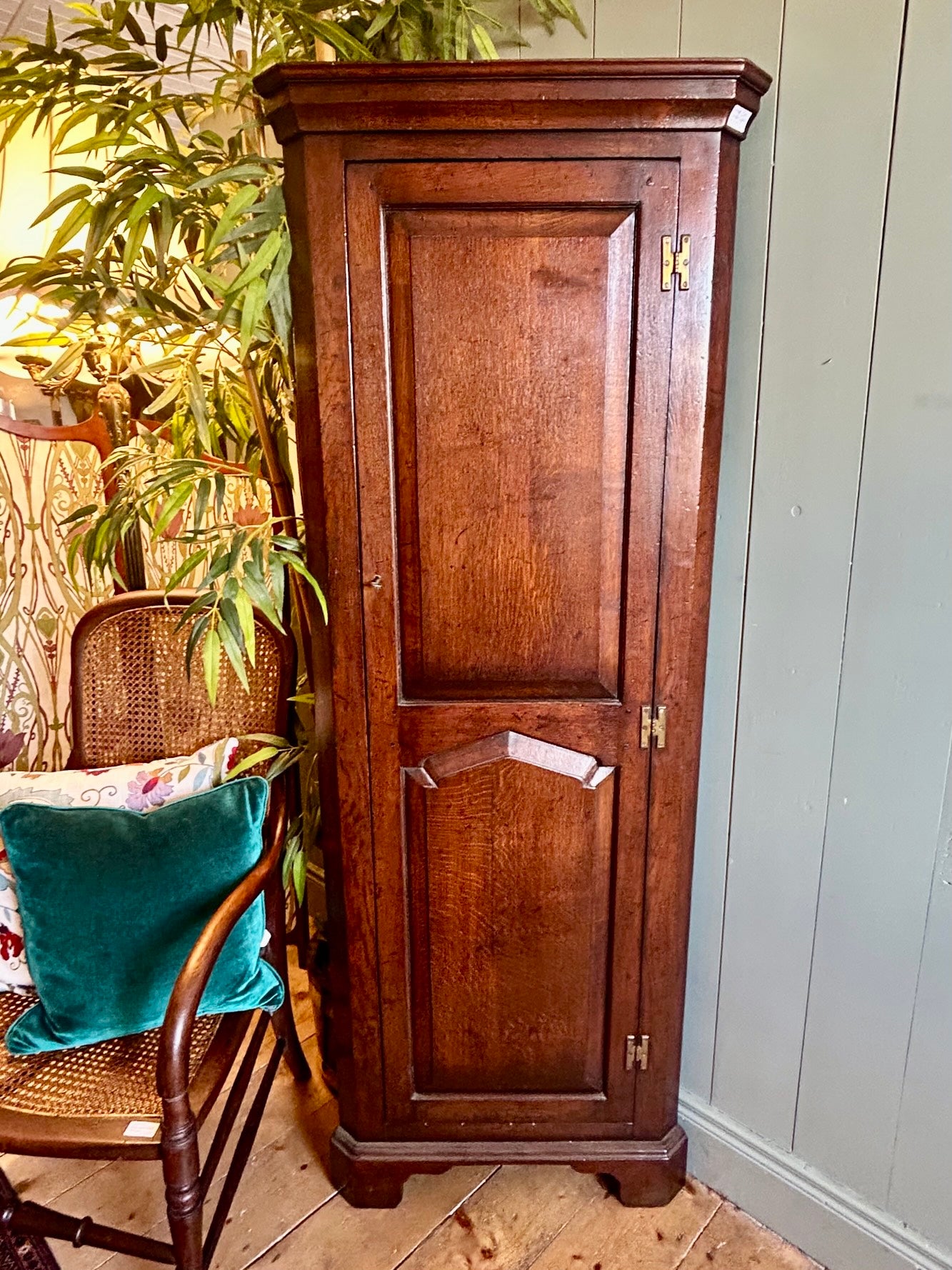 Arts & Crafts Oak Corner Cupboard, c.1900–1920