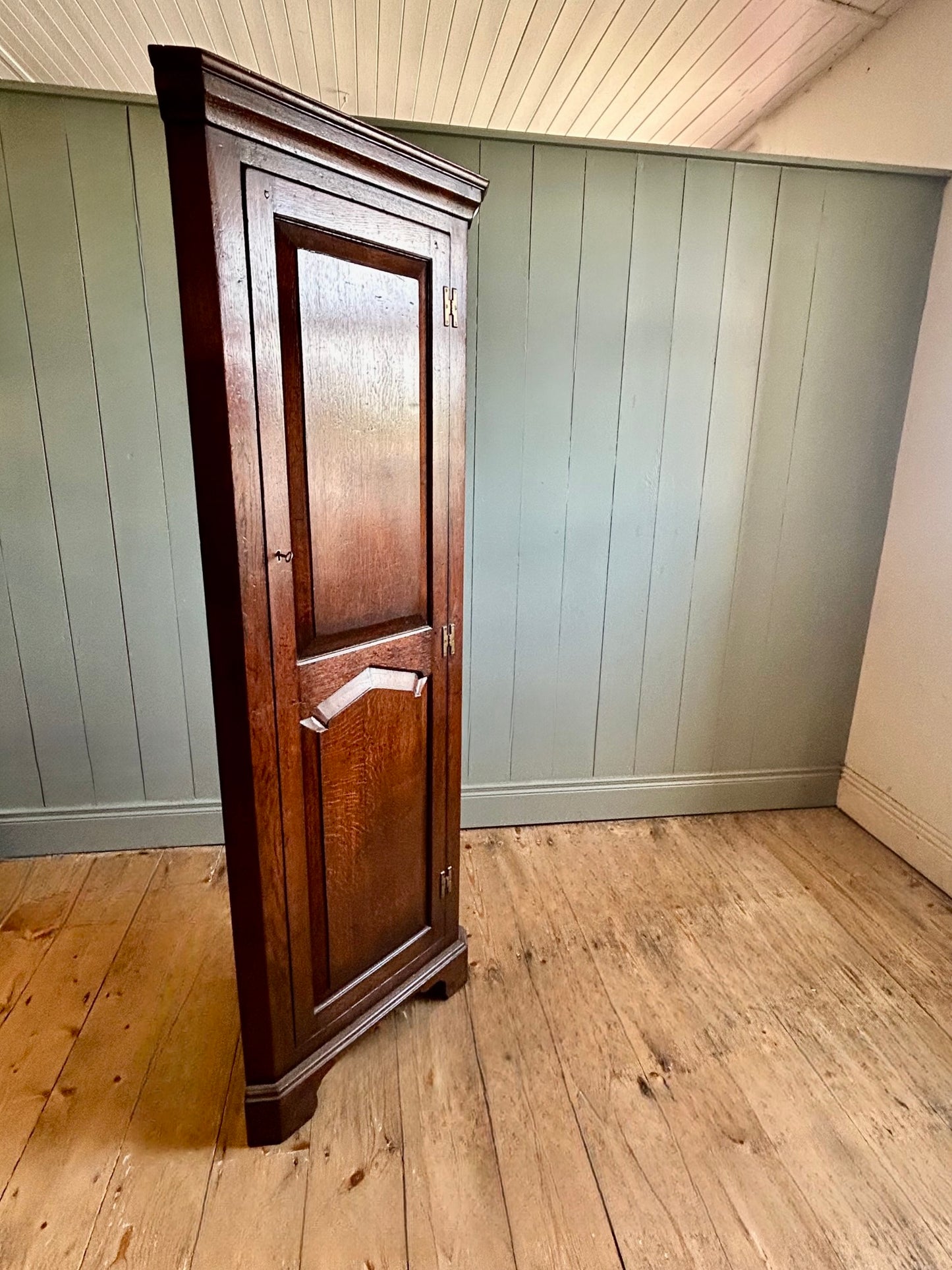 Arts & Crafts Oak Corner Cupboard, c.1900–1920
