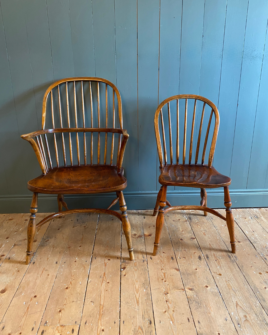 Set of 8 Windsor Dining Chairs