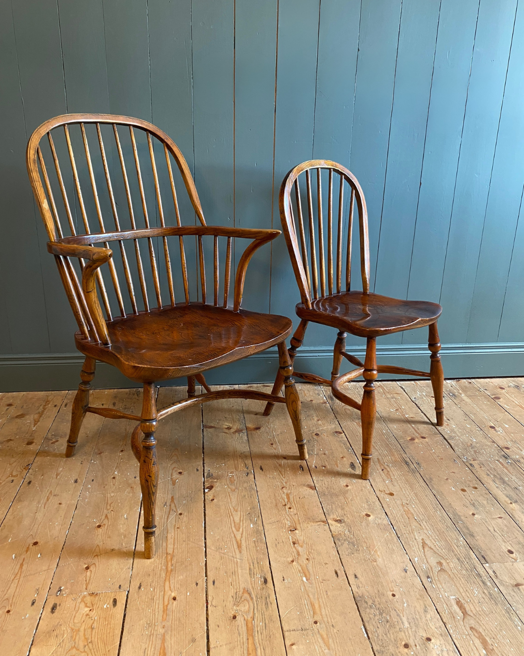 Set of 8 Windsor Dining Chairs