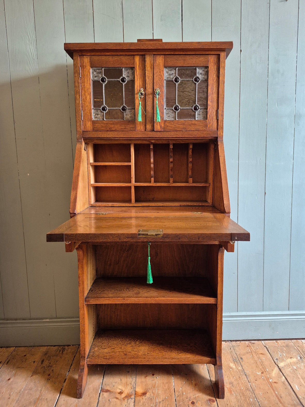 Arts and Crafts Oak Bureau