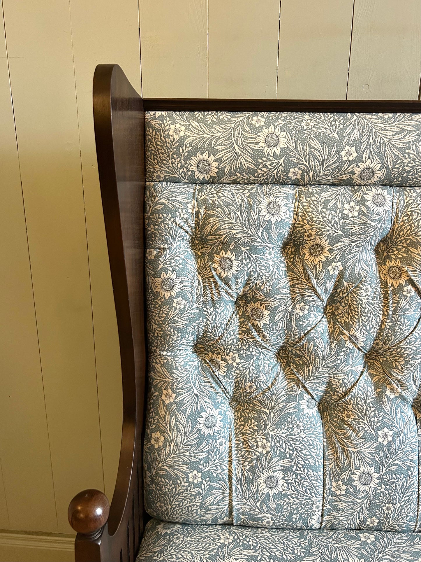 Arts & Crafts Settle Bench with William Morris fabric