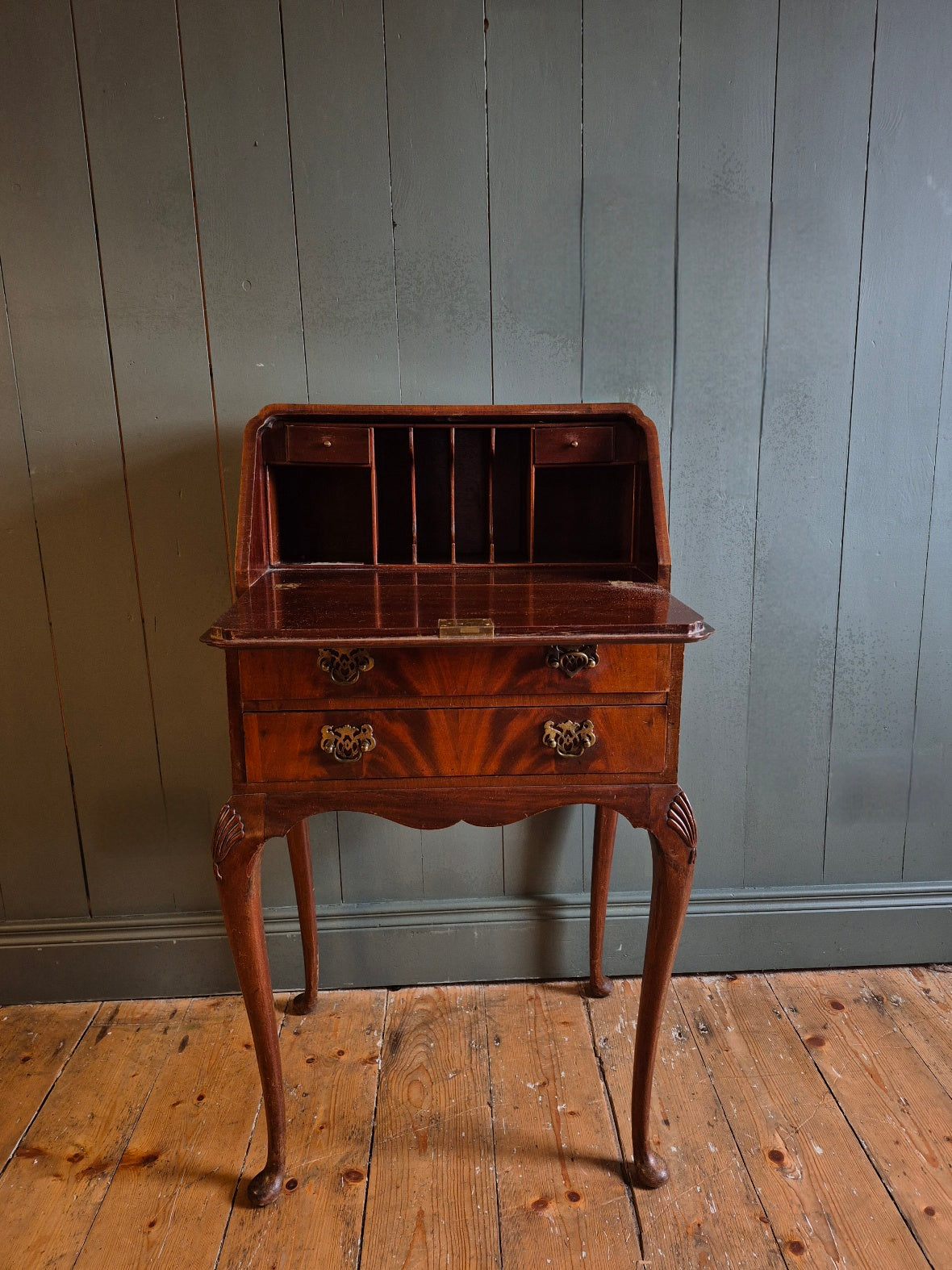 Early 1900's Bureau