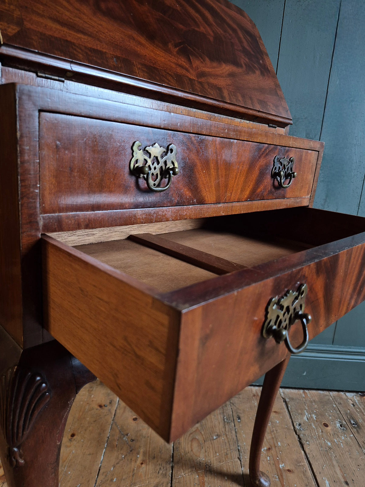 Early 1900's Bureau