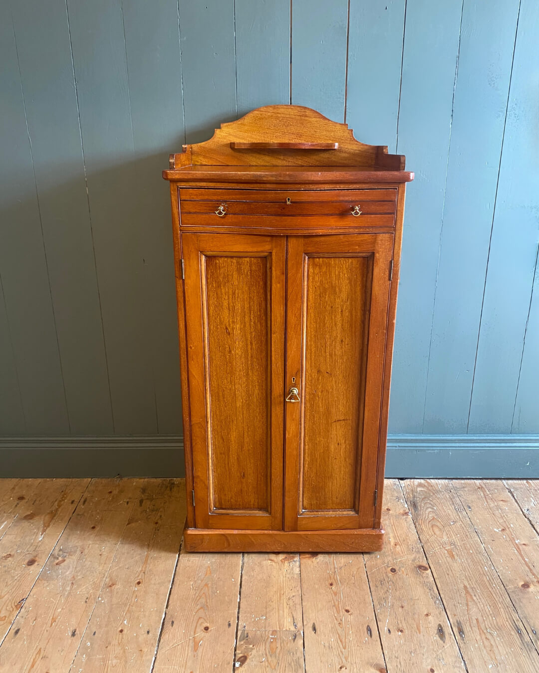 Early 1900s Mahogany Side Cabinet