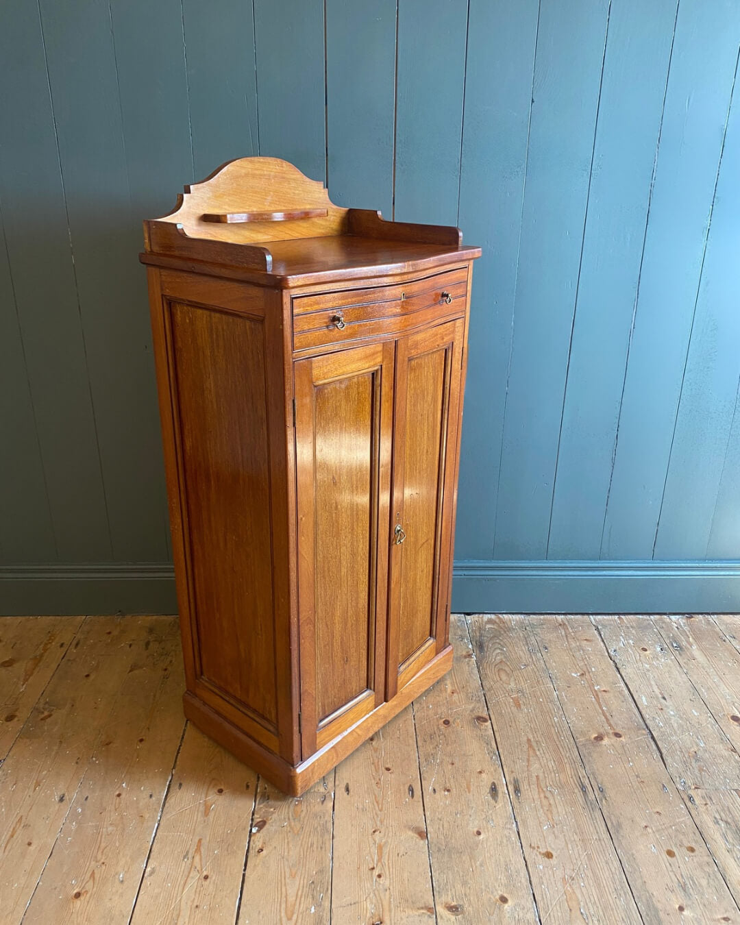 Early 1900s Mahogany Side Cabinet