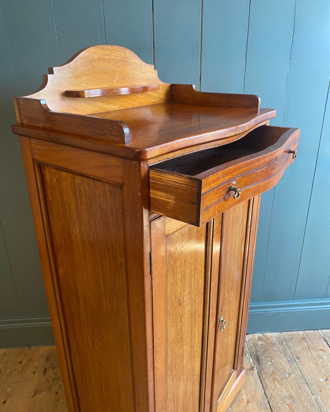Early 1900s Mahogany Side Cabinet