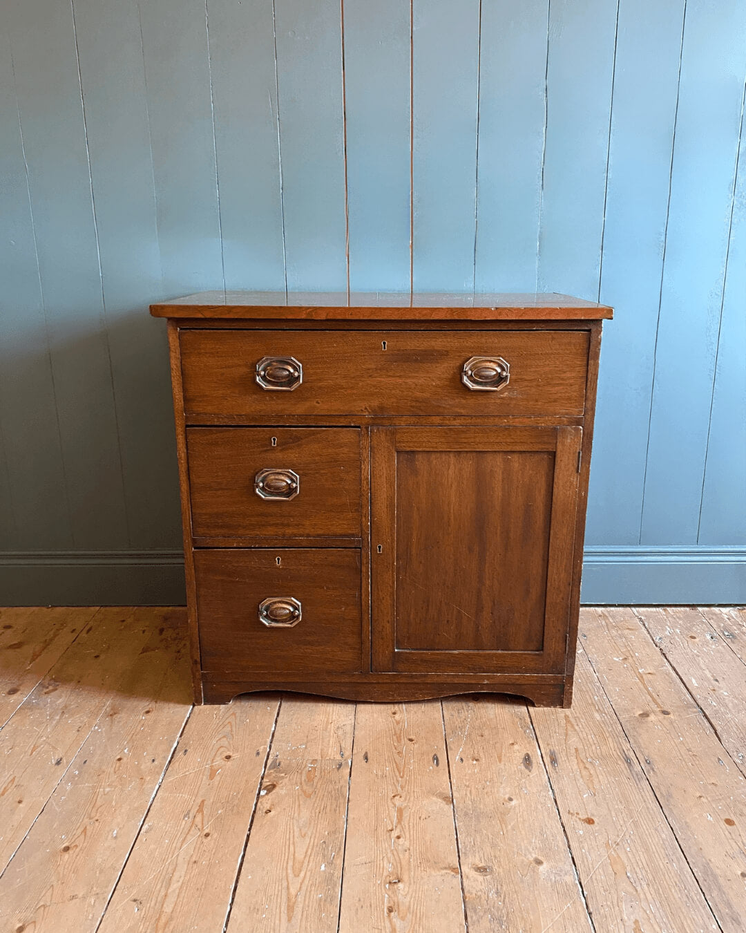 Early 1900s Mahogany Washstand