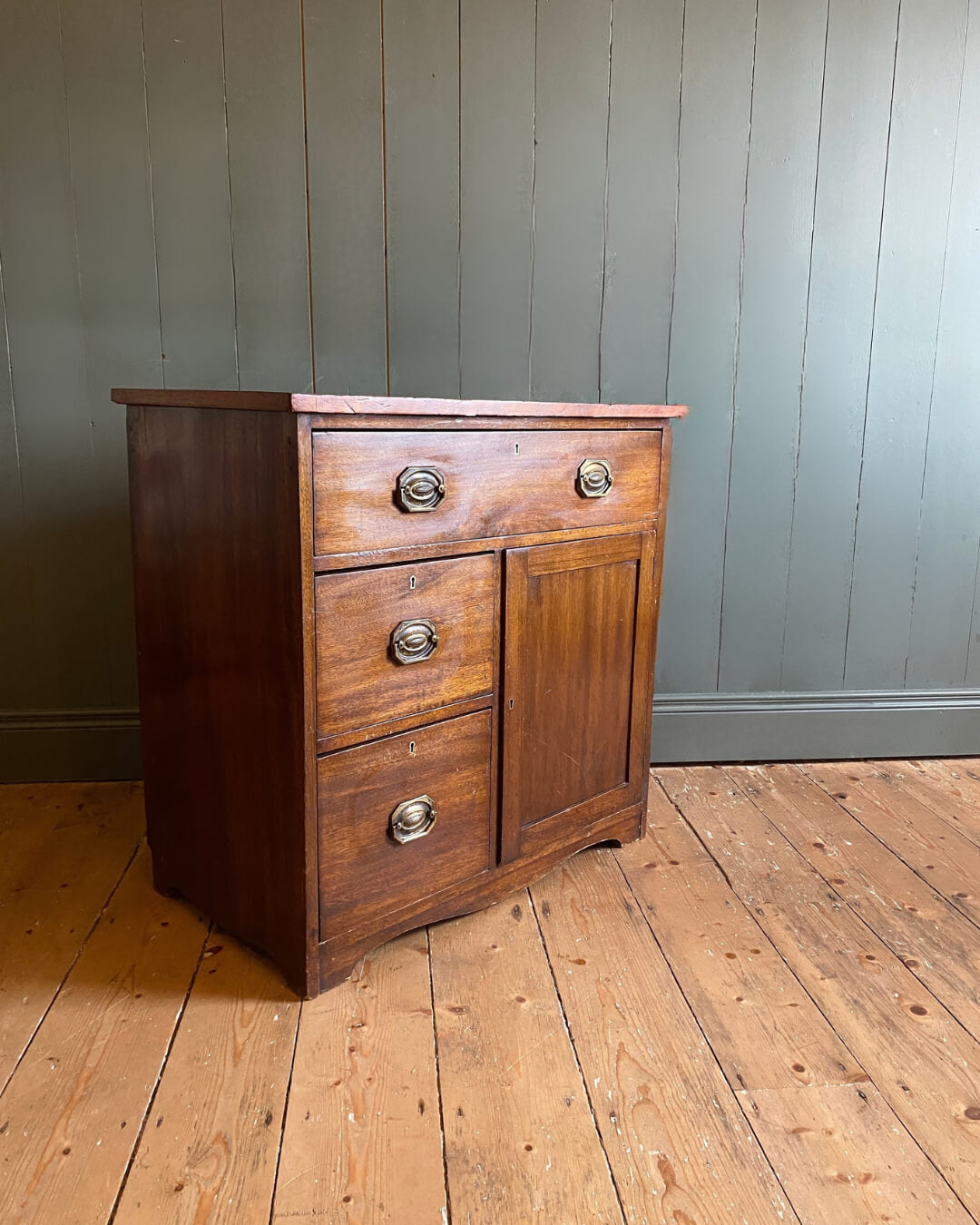 Early 1900s Mahogany Washstand