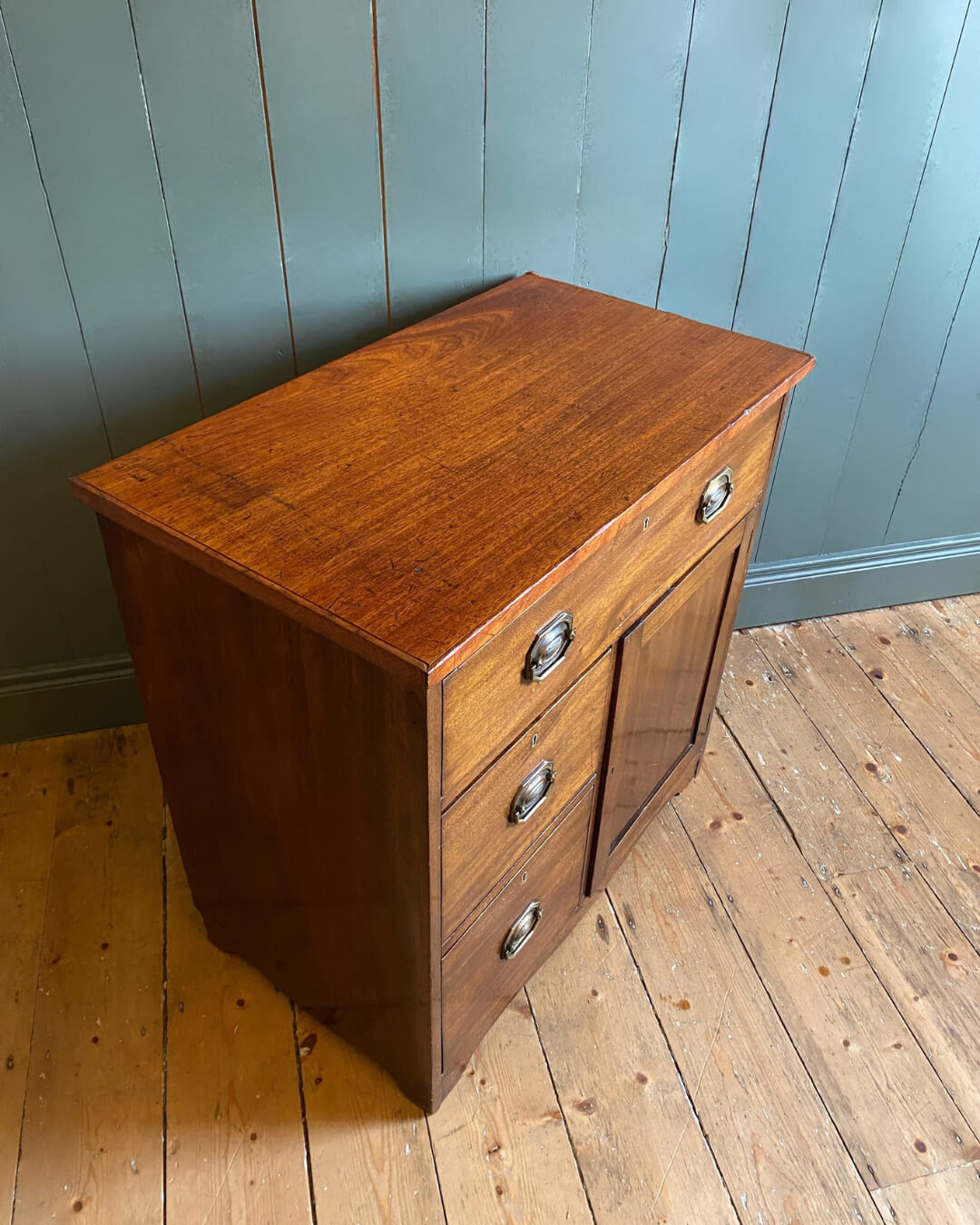 Early 1900s Mahogany Washstand