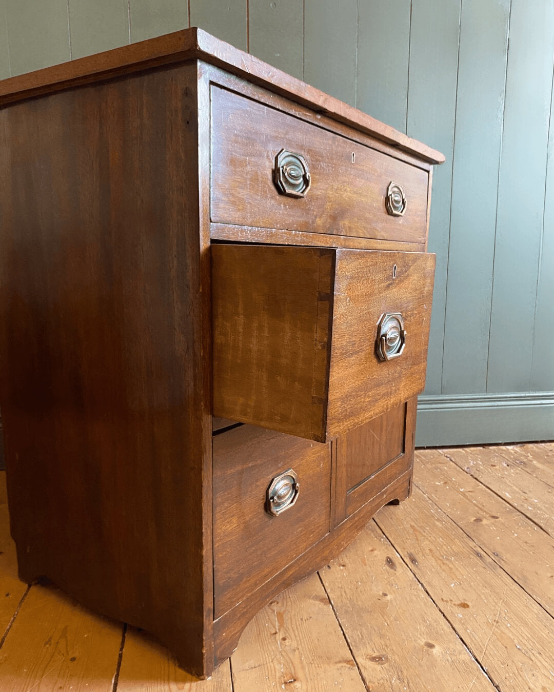 Early 1900s Mahogany Washstand