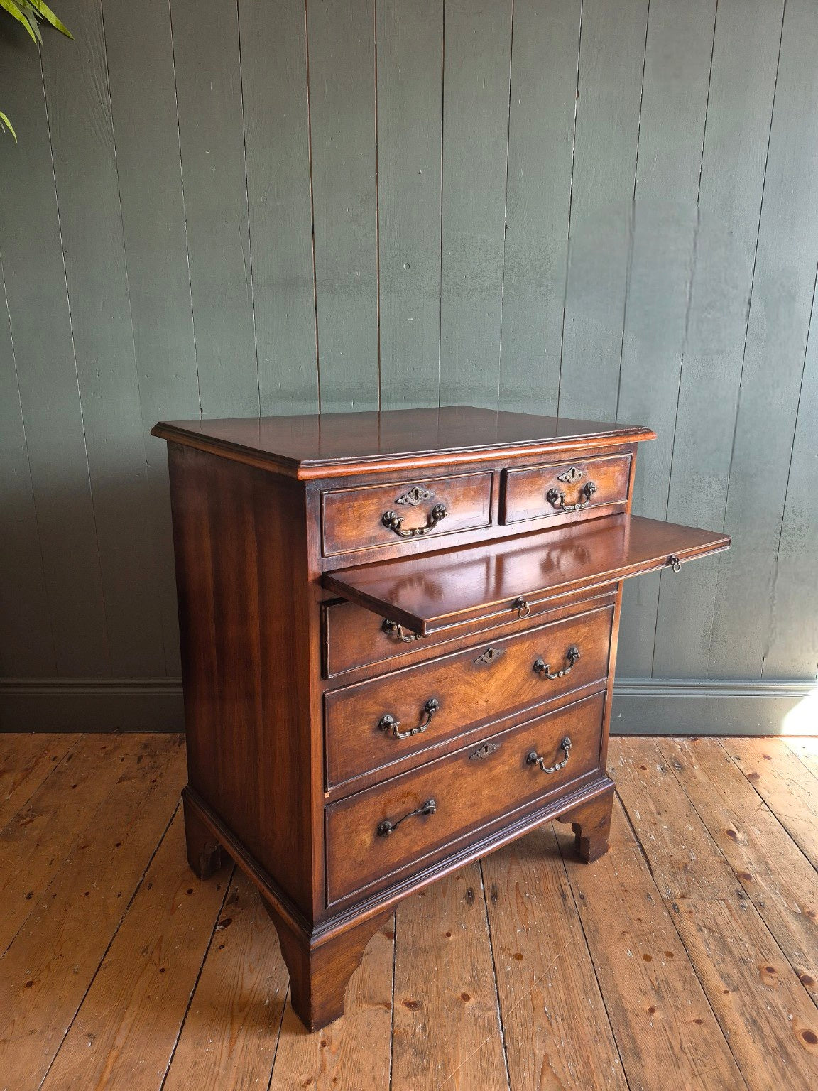 Edwardian Bachelors Chest