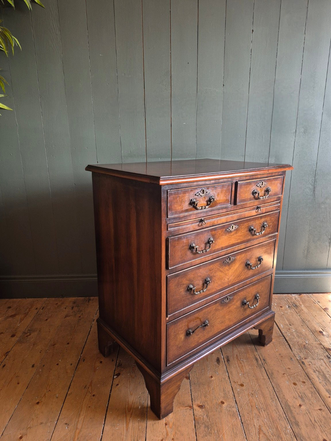 Edwardian Bachelors Chest