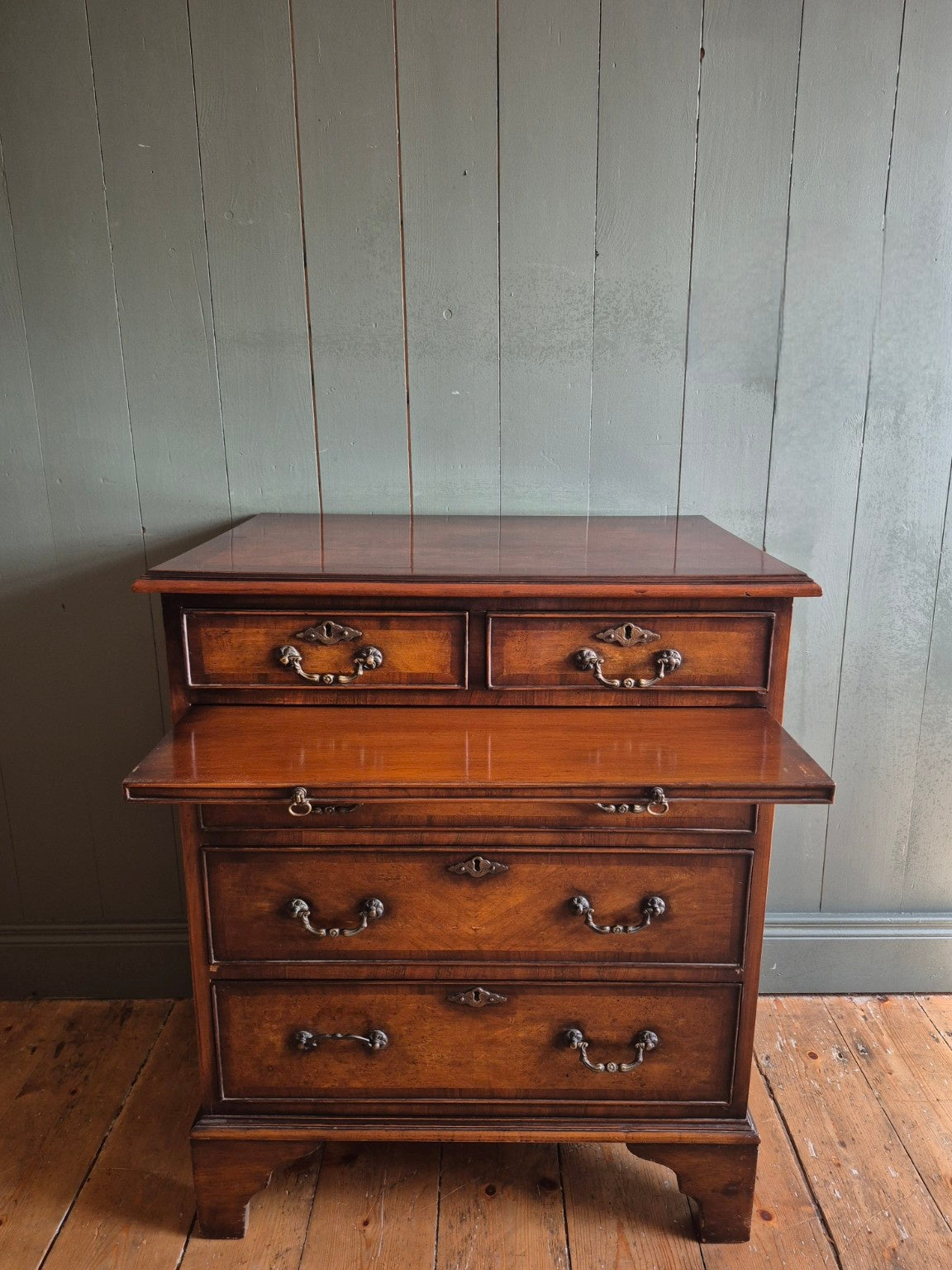 Edwardian Bachelors Chest
