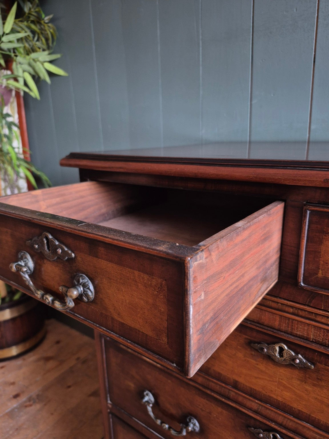 Edwardian Bachelors Chest