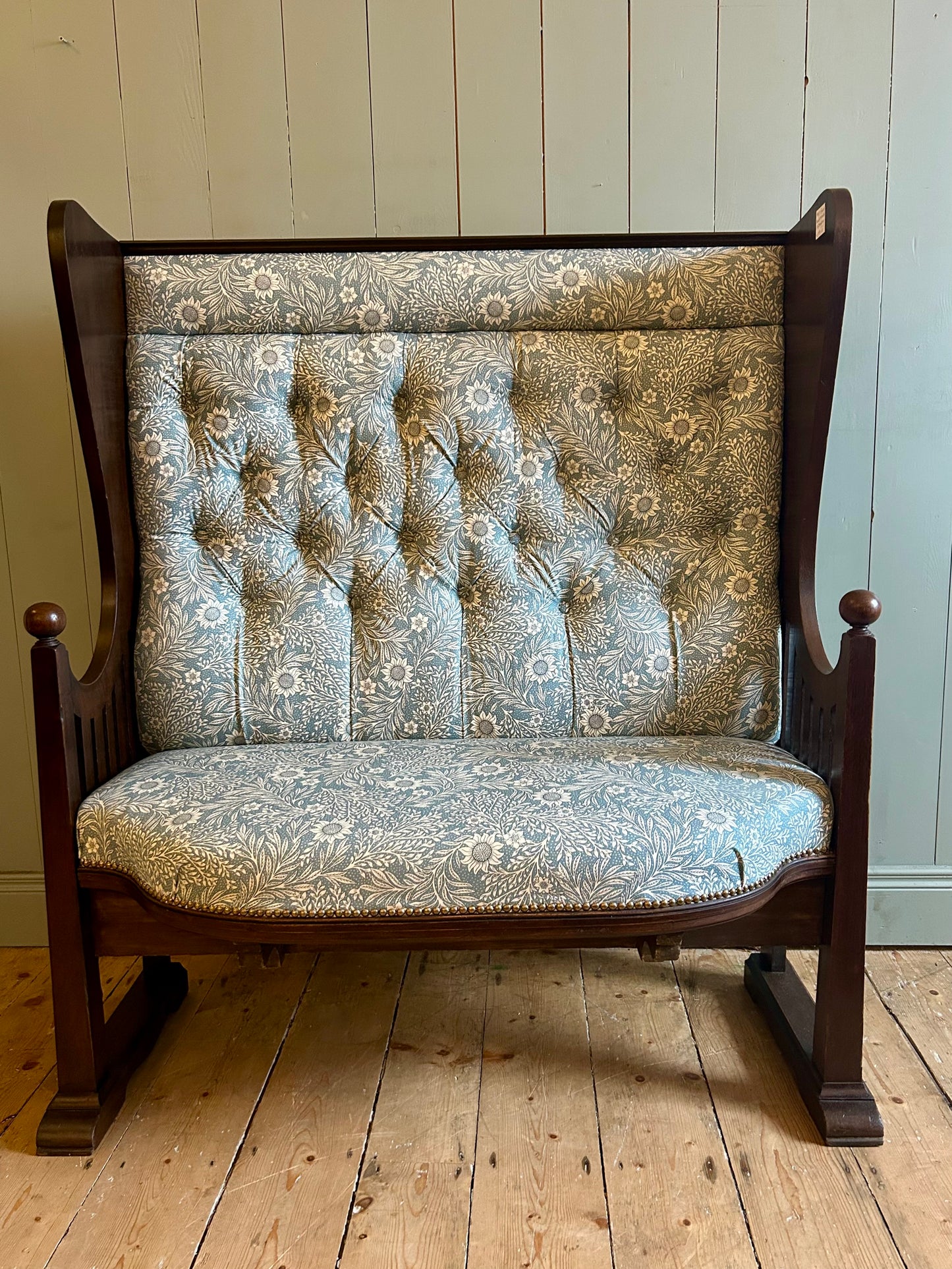 Arts & Crafts Settle Bench with William Morris fabric