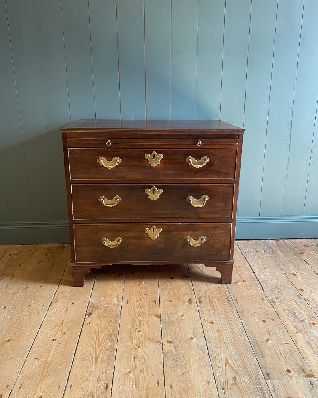 Georgian Mahogany Bachelor's Chest