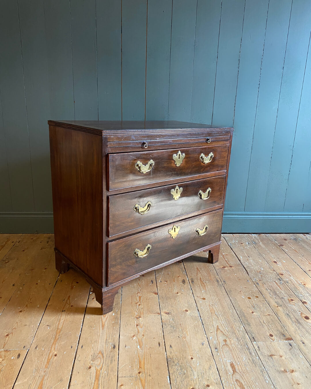 Georgian Mahogany Bachelor's Chest