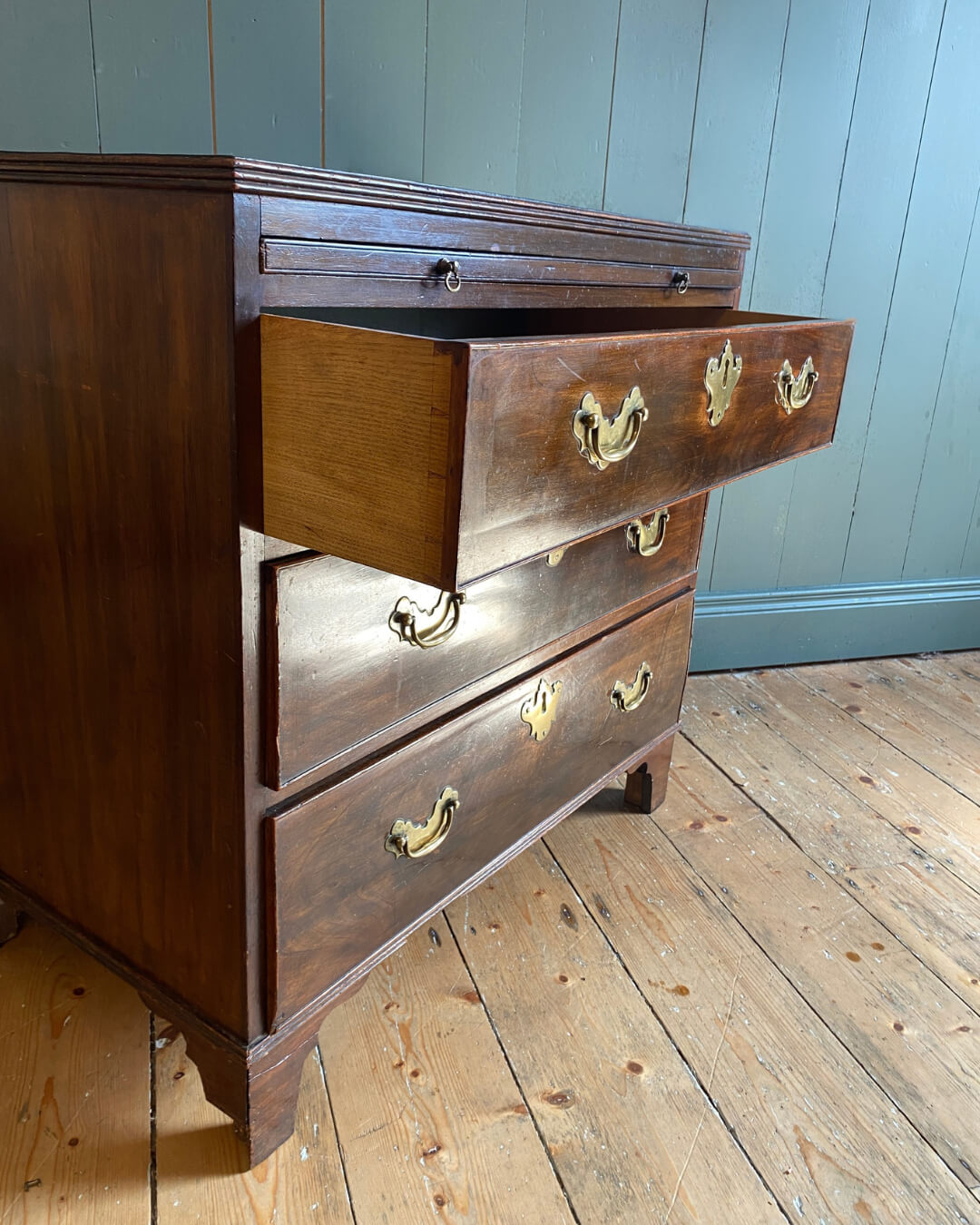 Georgian Mahogany Bachelor's Chest