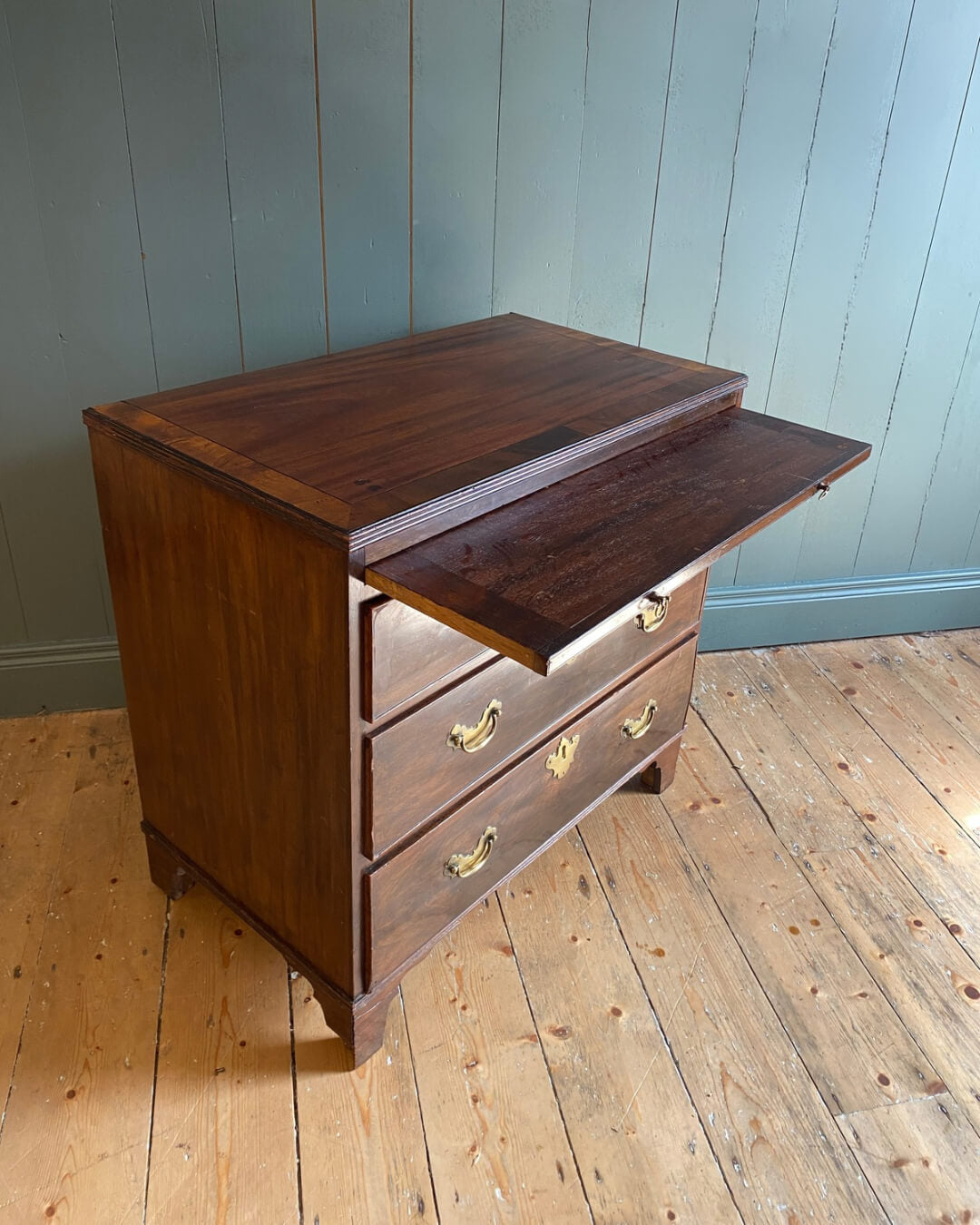 Georgian Mahogany Bachelor's Chest