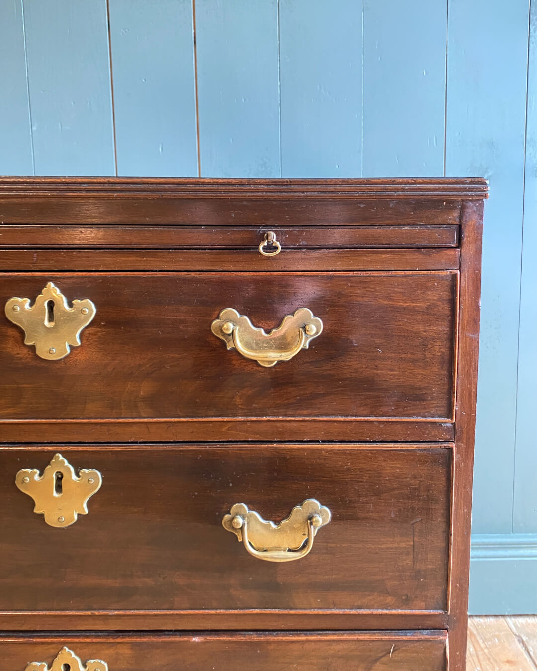 Georgian Mahogany Bachelor's Chest