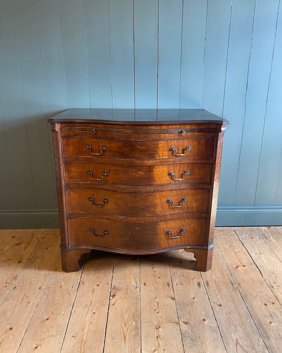 Georgian Mahogany Serpentine Chest Of Drawers