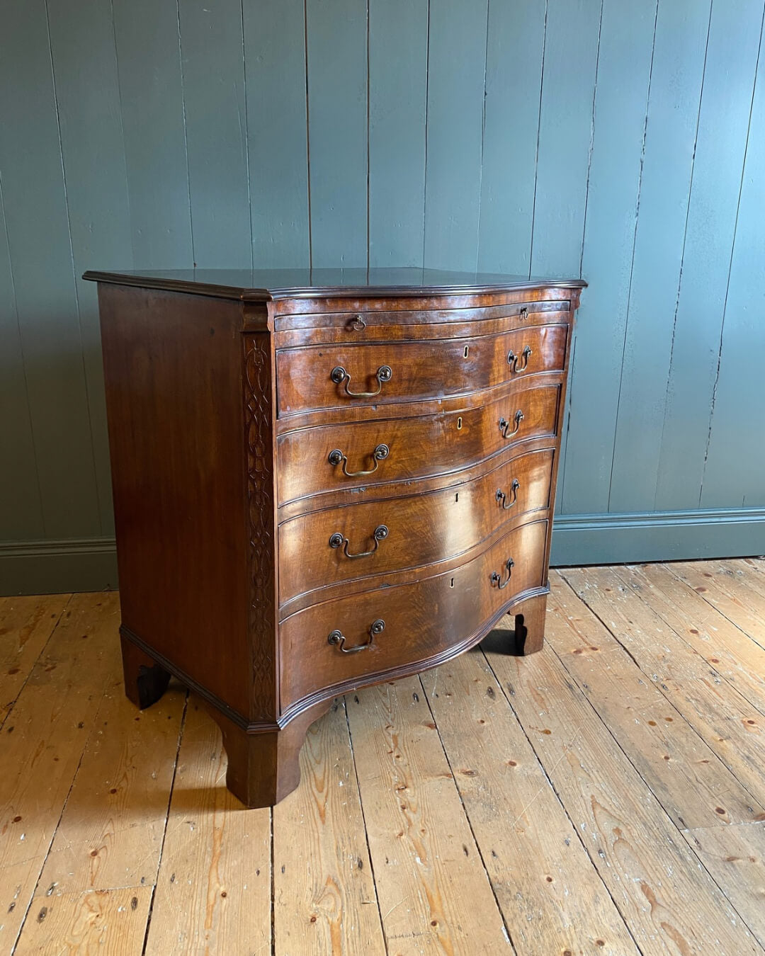 Georgian Mahogany Serpentine Chest Of Drawers