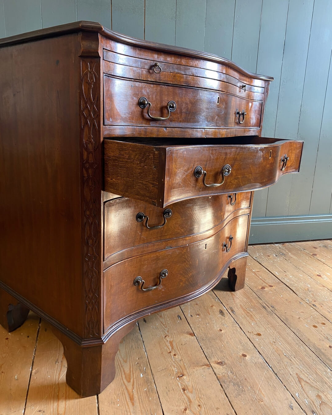 Georgian Mahogany Serpentine Chest Of Drawers