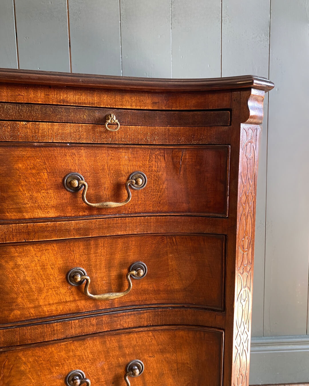 Georgian Mahogany Serpentine Chest Of Drawers