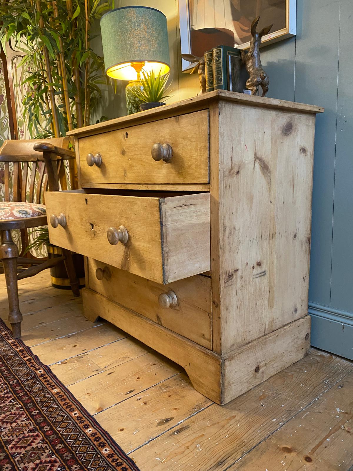 Pine Chest of Drawers