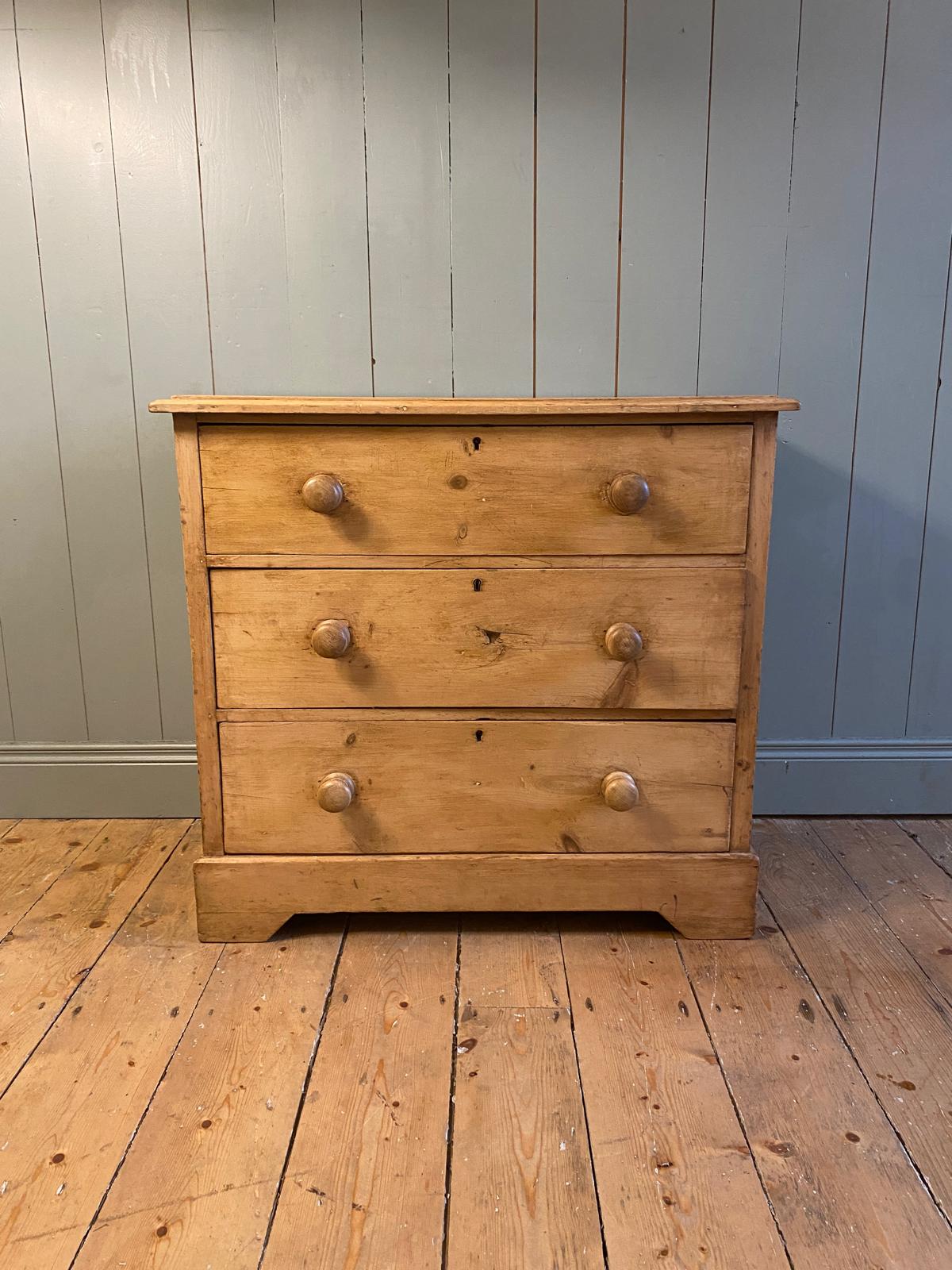 Pine Chest of Drawers