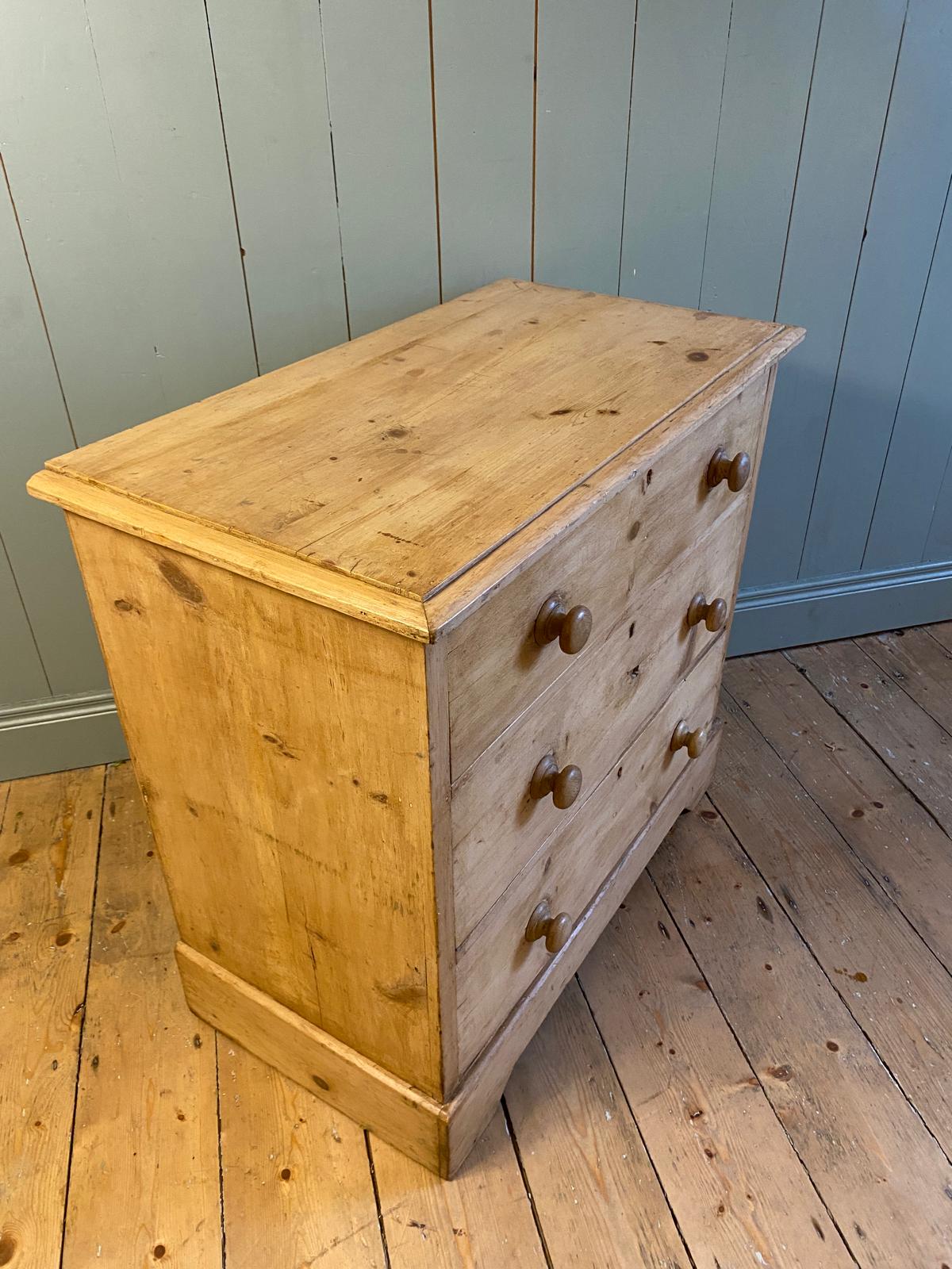Pine Chest of Drawers
