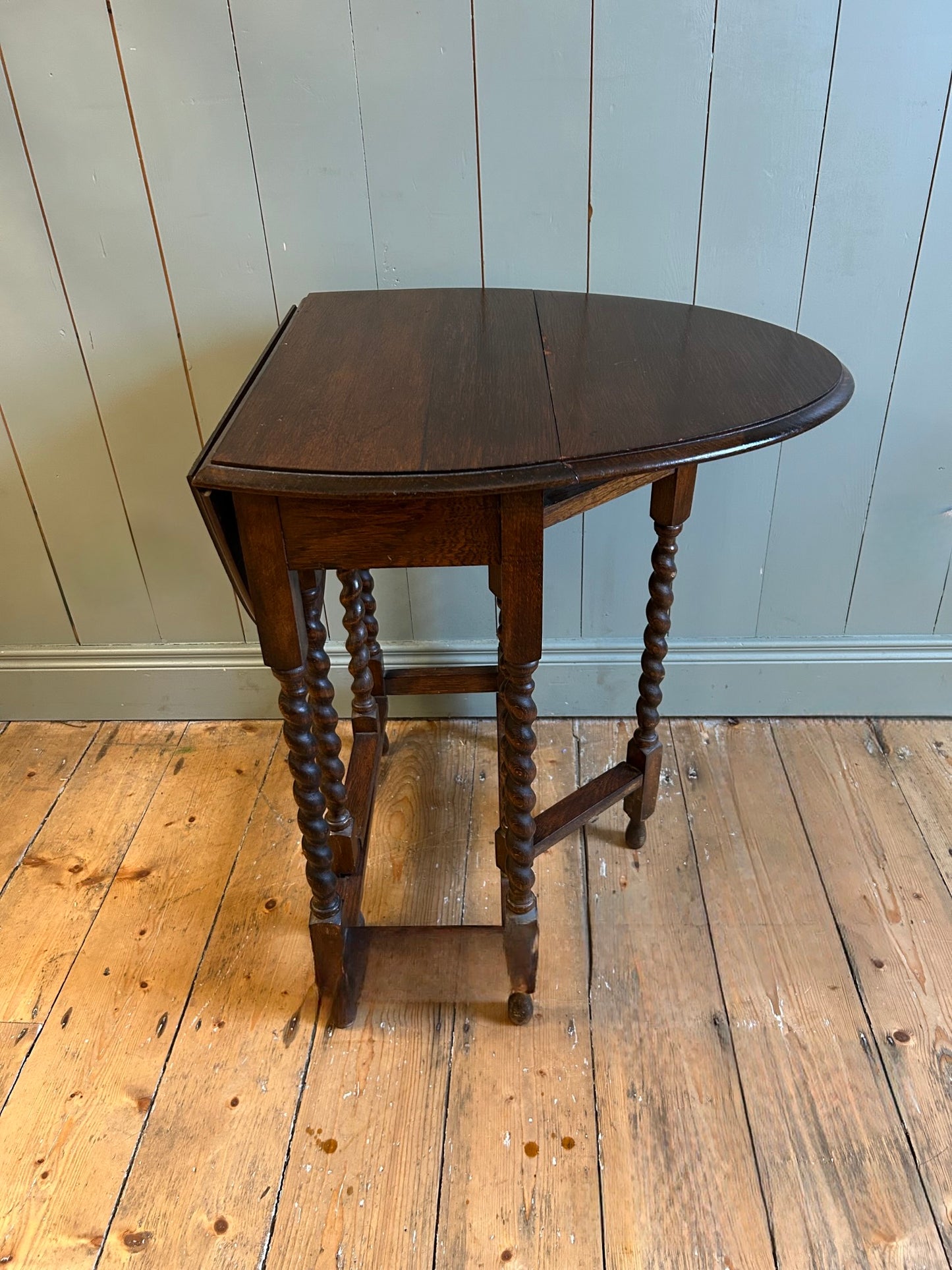 Victorian Oak Drop-Leaf Side Table